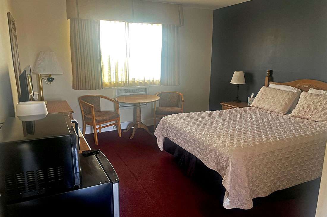 Three Rivers Queen Traditional Single Queen - Accessible (1-3 Persons) | Three Rivers Inn