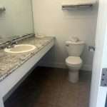 Junior Deluxe Queen bathroom